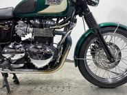 Triumph Bonneville 16