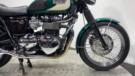 Triumph Bonneville 16