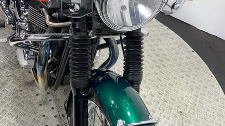 Triumph Bonneville 21