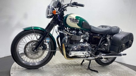 Triumph Bonneville 30