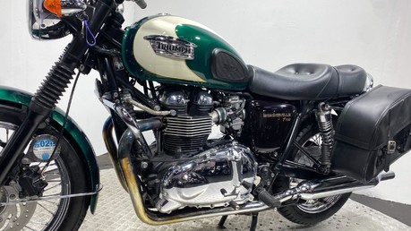 Triumph Bonneville 31