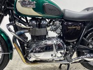 Triumph Bonneville 32