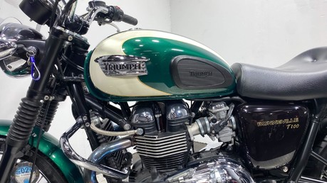 Triumph Bonneville 41