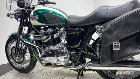 Triumph Bonneville 42