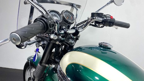 Triumph Bonneville 48