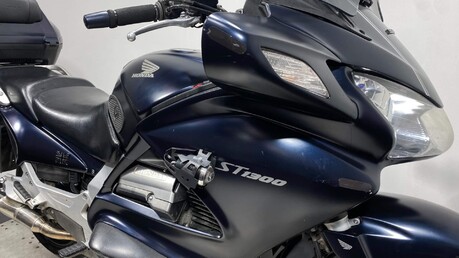 Honda ST ST 1300 19