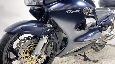 Honda ST ST 1300 31