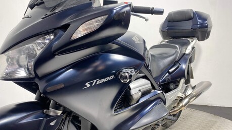 Honda ST ST 1300 32