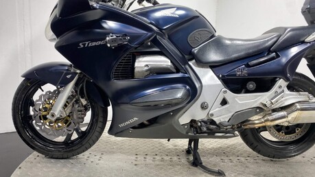 Honda ST ST 1300 34