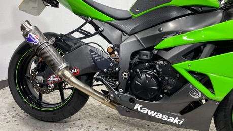 Kawasaki ZX-6R ZX 600 R9F 16