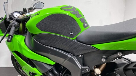 Kawasaki ZX-6R ZX 600 R9F 42