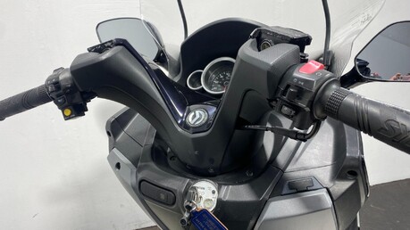 SYM Joymax JOYMAX GTS 125i 9