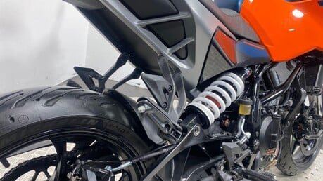 KTM Duke 125 Duke 10