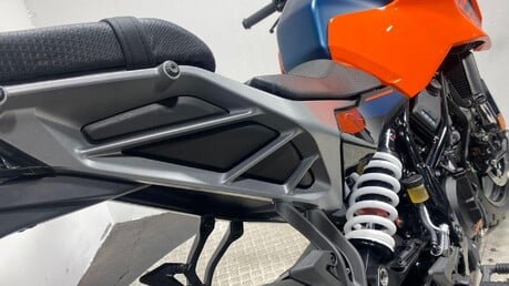 KTM Duke 125 Duke 11