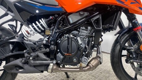 KTM Duke 125 Duke 17