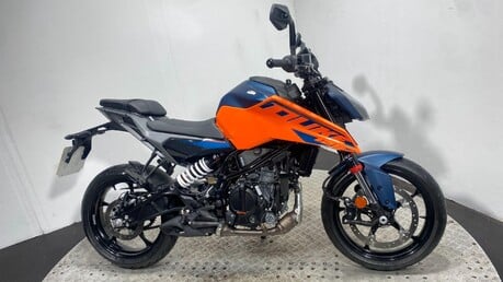 KTM Duke 125 Duke 33