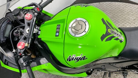 Kawasaki Ninja NINJA ZX-10R ZX1000 JFF 24