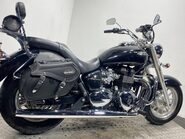 Triumph Bonneville 865 8