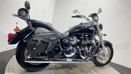 Triumph Bonneville 865 8