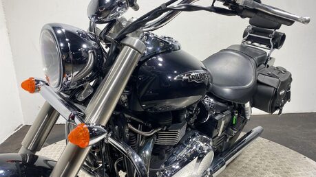 Triumph Bonneville 865 18
