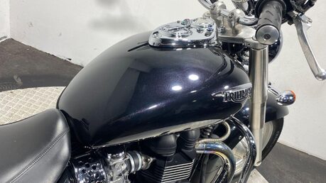 Triumph Bonneville 865 25