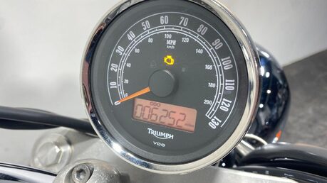 Triumph Bonneville 865 33