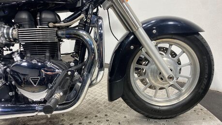 Triumph Bonneville 865 35