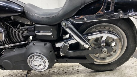 Harley-Davidson Dyna 1584 FXDF Fat Bob 32