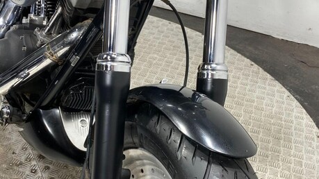Harley-Davidson Dyna 1584 FXDF Fat Bob 42