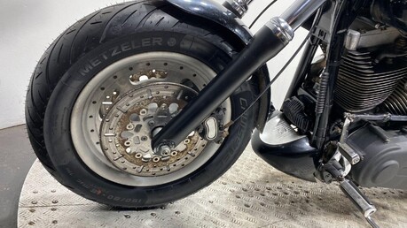 Harley-Davidson Dyna 1584 FXDF Fat Bob 43