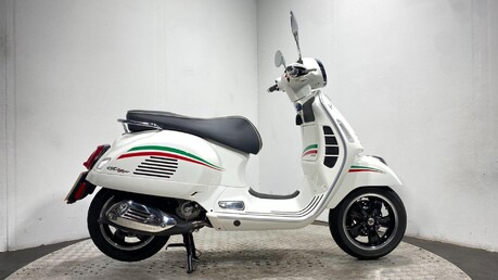 Piaggio Vespa GTS VESPA GTS 300 SUPER ABS 1