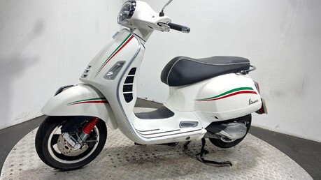Piaggio Vespa GTS VESPA GTS 300 SUPER ABS 5