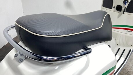 Piaggio Vespa GTS VESPA GTS 300 SUPER ABS 6