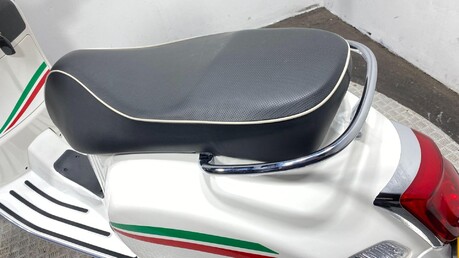 Piaggio Vespa GTS VESPA GTS 300 SUPER ABS 9