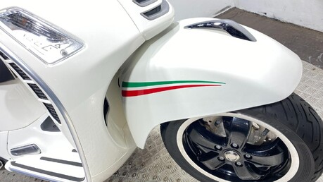 Piaggio Vespa GTS VESPA GTS 300 SUPER ABS 11