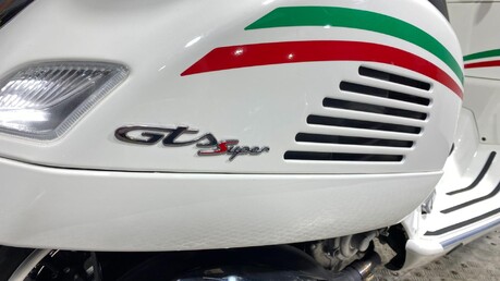 Piaggio Vespa GTS VESPA GTS 300 SUPER ABS 15