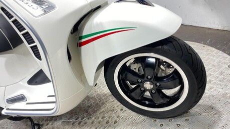 Piaggio Vespa GTS VESPA GTS 300 SUPER ABS 27