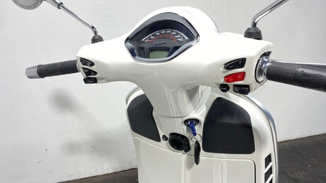 Piaggio Vespa GTS VESPA GTS 300 SUPER ABS 30