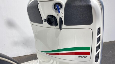 Piaggio Vespa GTS VESPA GTS 300 SUPER ABS 31