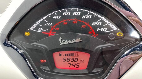 Piaggio Vespa GTS VESPA GTS 300 SUPER ABS 32
