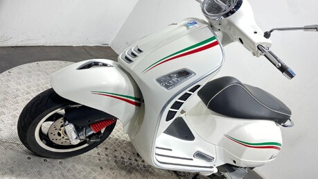 Piaggio Vespa GTS VESPA GTS 300 SUPER ABS 33