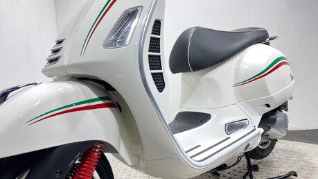 Piaggio Vespa GTS VESPA GTS 300 SUPER ABS 34