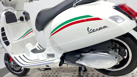 Piaggio Vespa GTS VESPA GTS 300 SUPER ABS 37