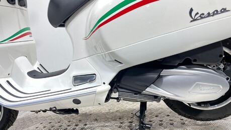 Piaggio Vespa GTS VESPA GTS 300 SUPER ABS 38