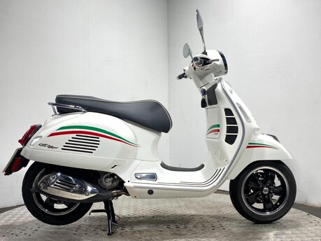 Piaggio Vespa GTS VESPA GTS 300 SUPER ABS
