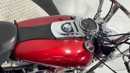 Harley-Davidson Dyna 1690 FLD Switchback 28