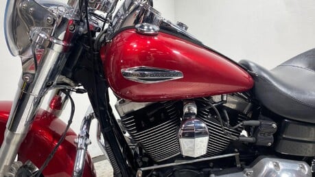 Harley-Davidson Dyna 1690 FLD Switchback 29