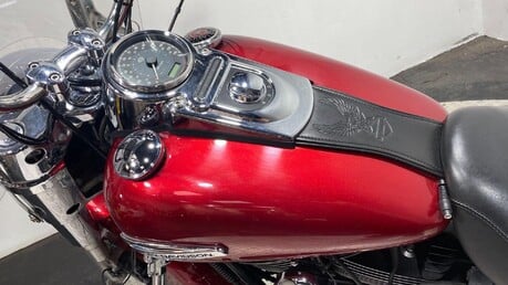 Harley-Davidson Dyna 1690 FLD Switchback 32