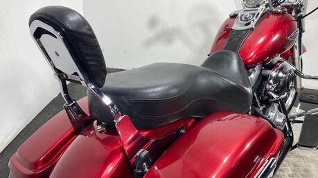 Harley-Davidson Dyna 1690 FLD Switchback 33