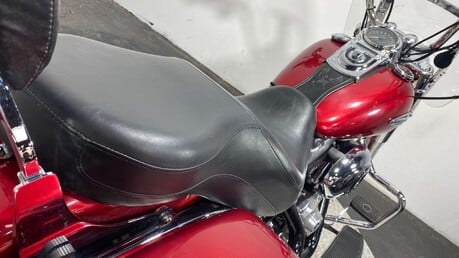 Harley-Davidson Dyna 1690 FLD Switchback 34